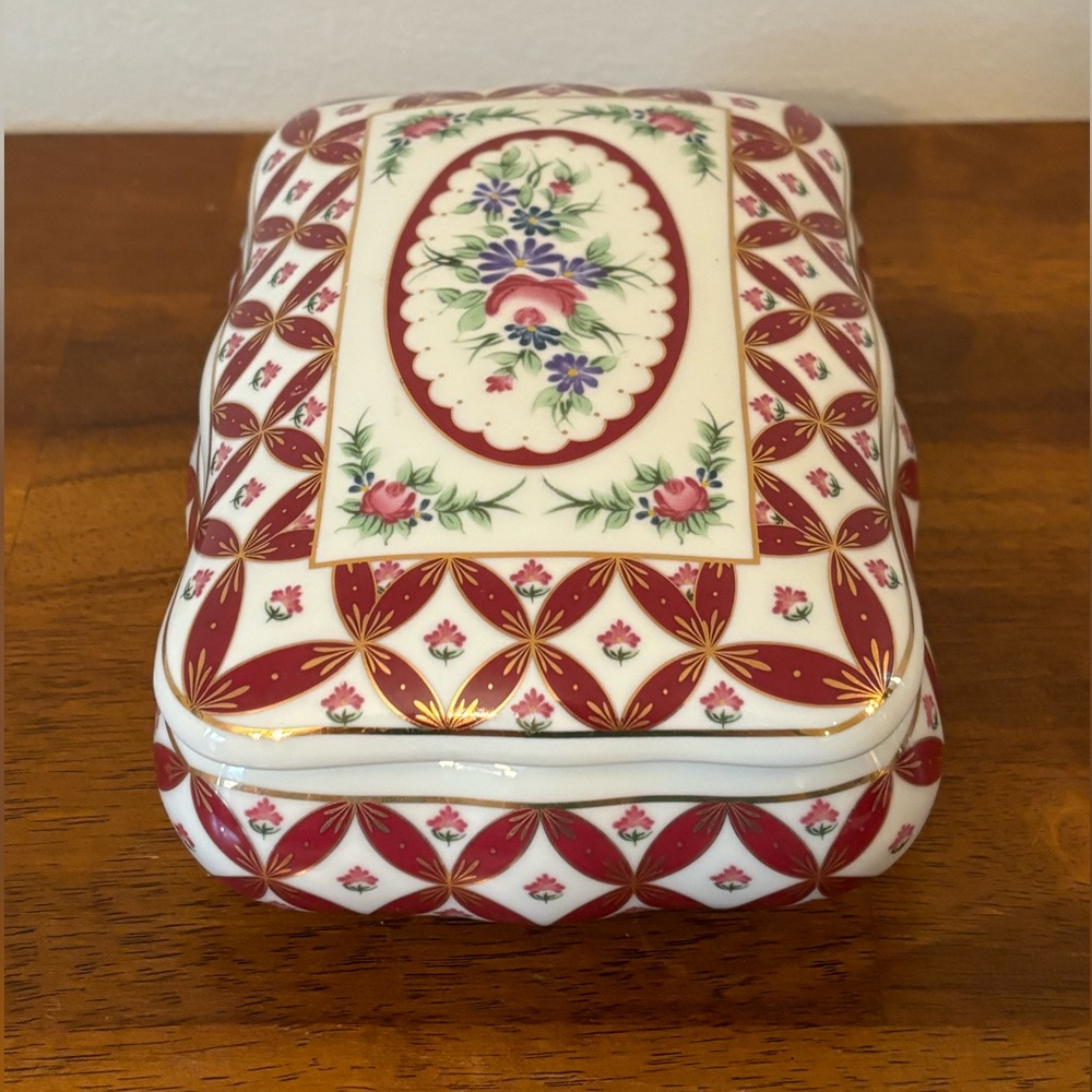 Porcelain Keepsake Box - Picture 8 of 8